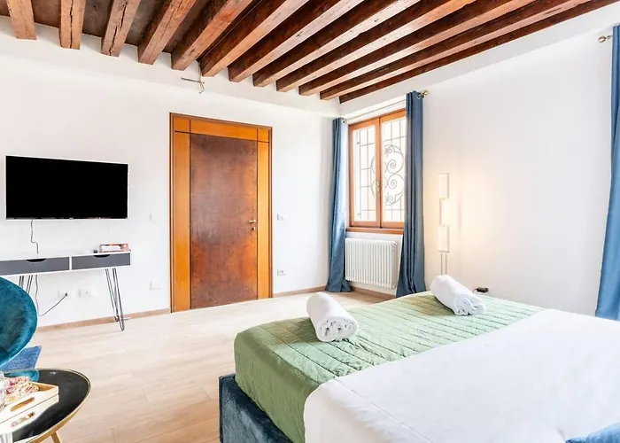 Venice Luxury Suites